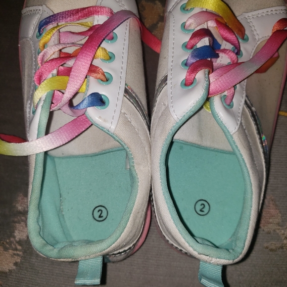 NWOT Girls Tennis Shoes - Picture 4 of 5